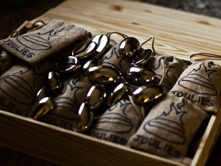 Coffee Joulies incorporate a phase change material to quickly cool your hot coffee to the "perfect" temperature, and then keep it there