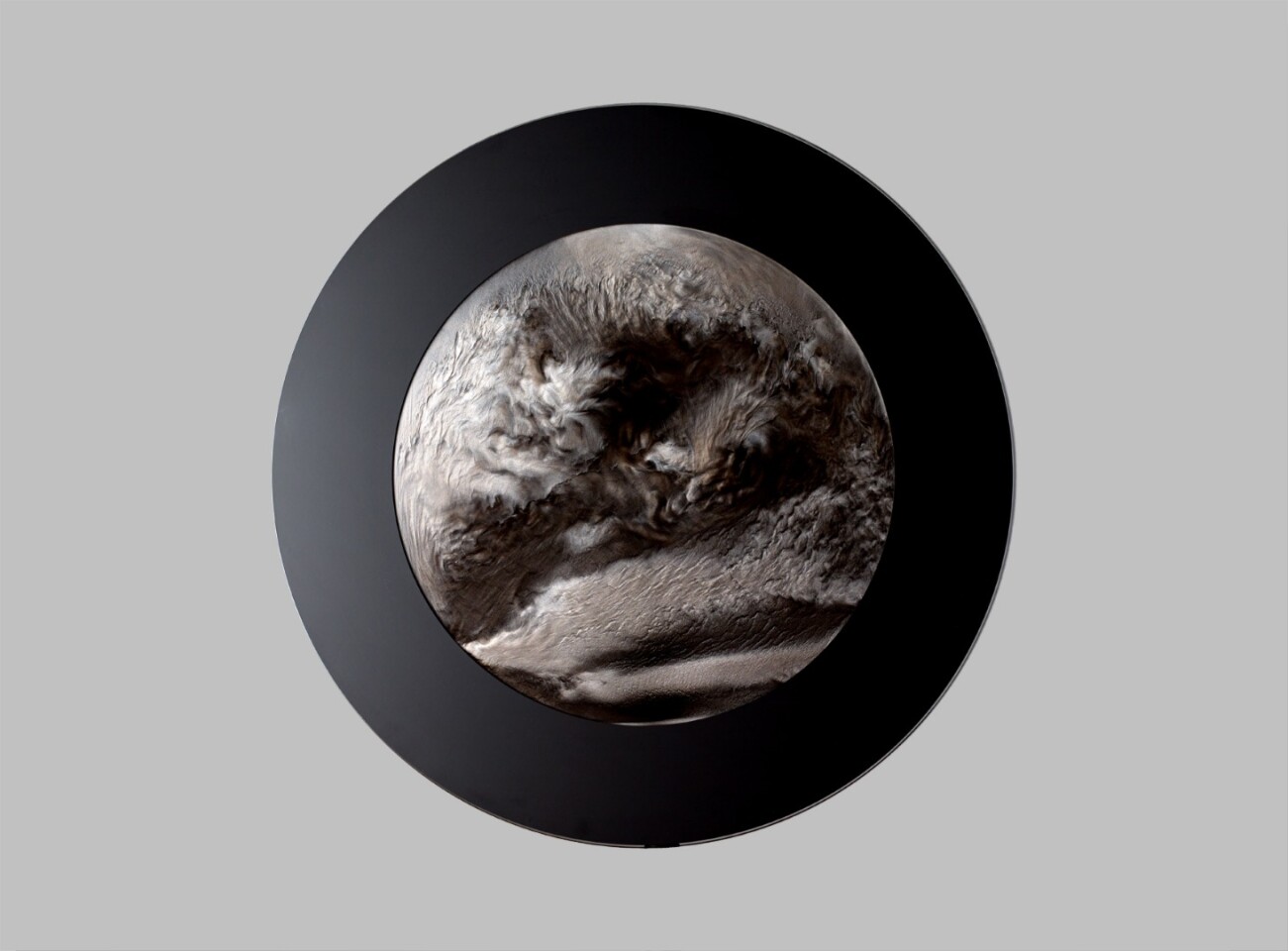 Within the aluminum frame sit two acrylic discs which are rotated by electric motors, causing ever-changing patterns to appear in the fluid inbetween