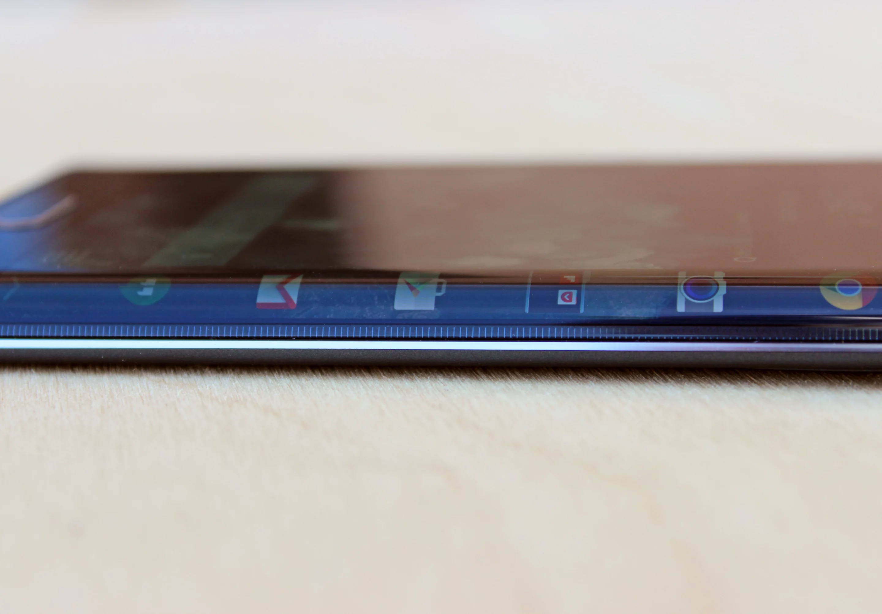 Another look at the Edge Display (Photo: Will Shanklin/Gizmag.com)