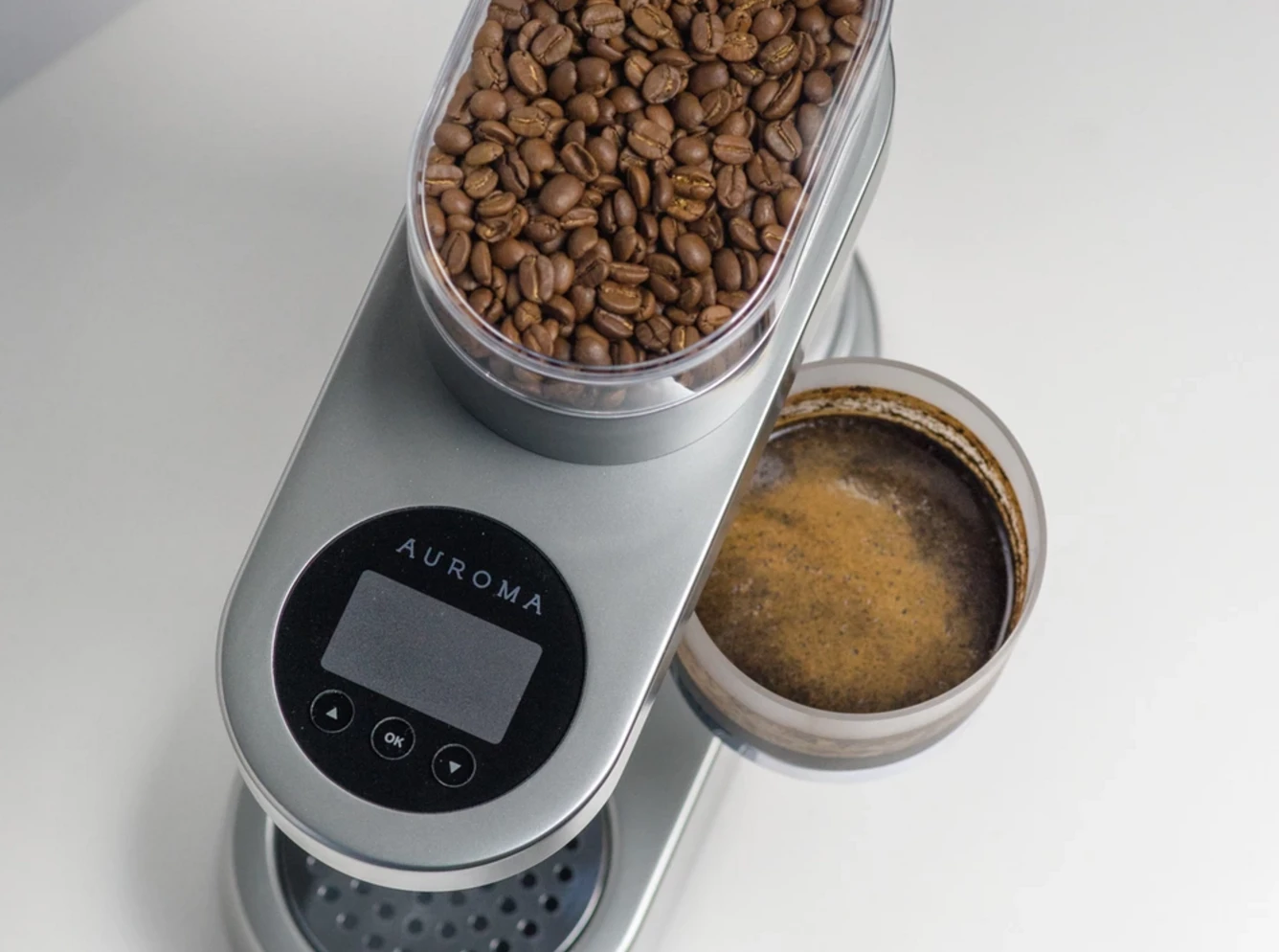 The Auroma One features a temperature sensor, dissolved coffee sensor, and an embedded scale in addition to accessible water reservoir and filter cavity