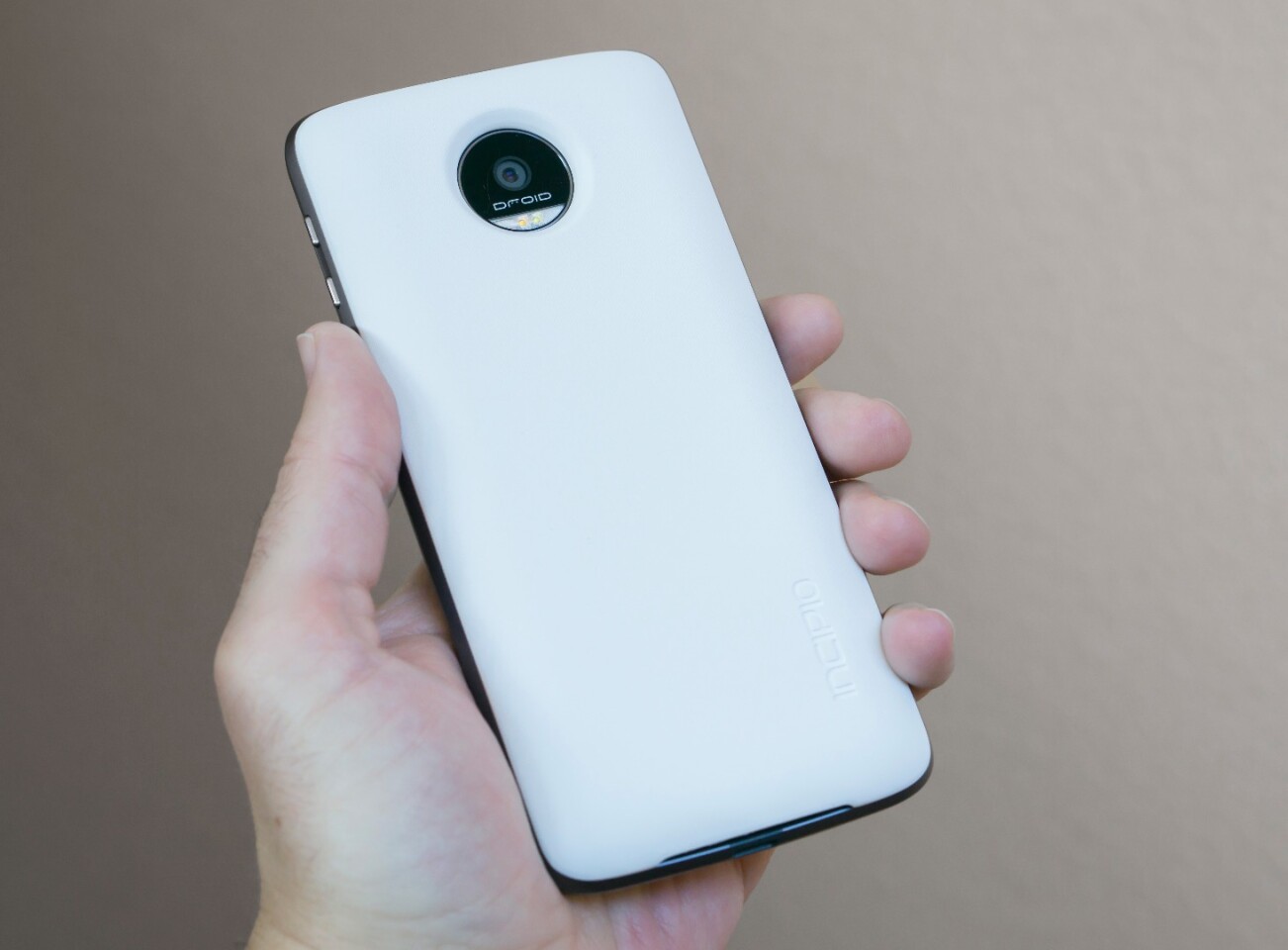 With power pack attached, either phone becomes a battery beast, without the bulk of a clunky battery case