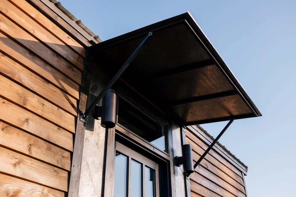 The Silhouette's small porch can be folded during transportation