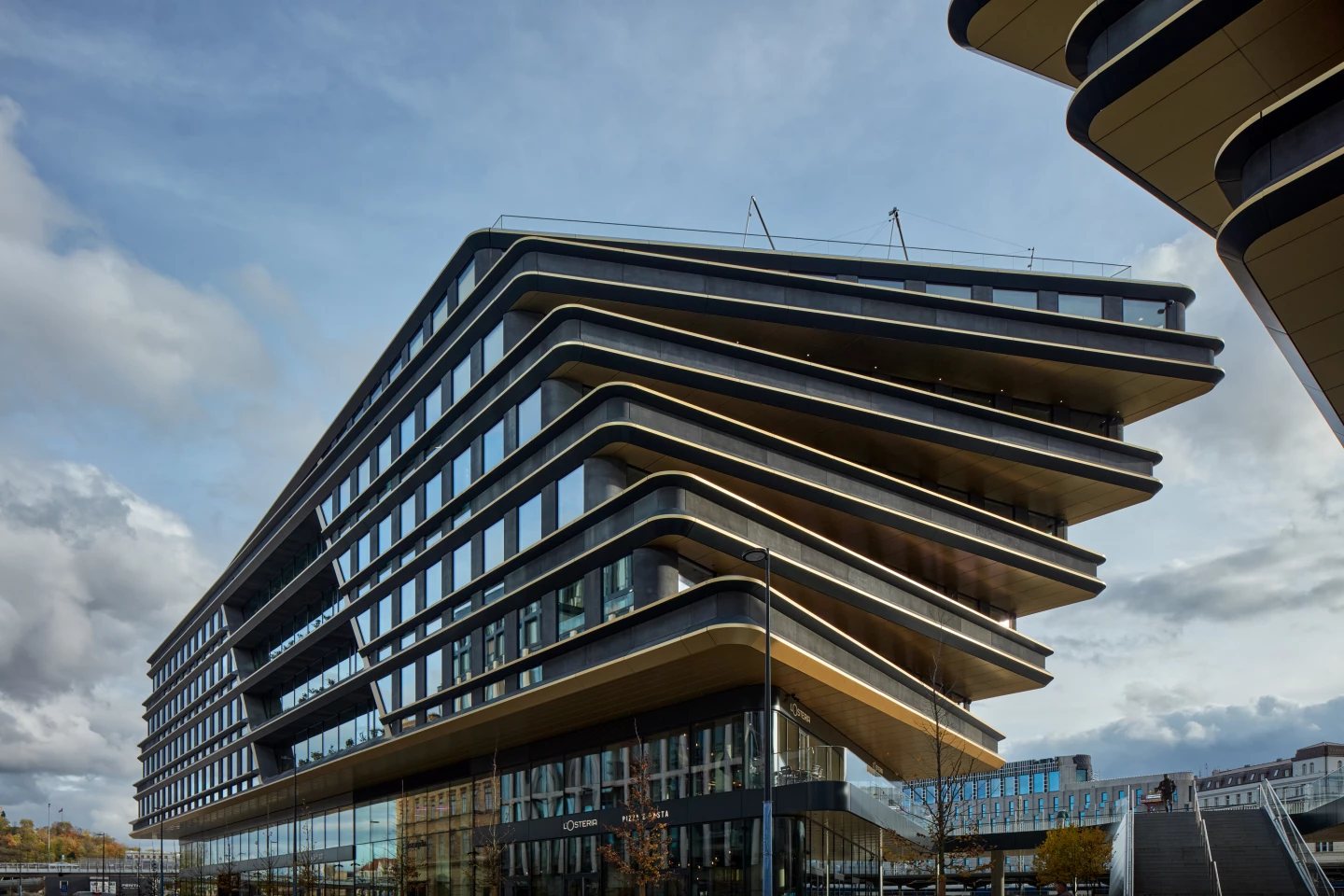 Masaryčka includes seven floors on its eastern side and nine floors on its western side