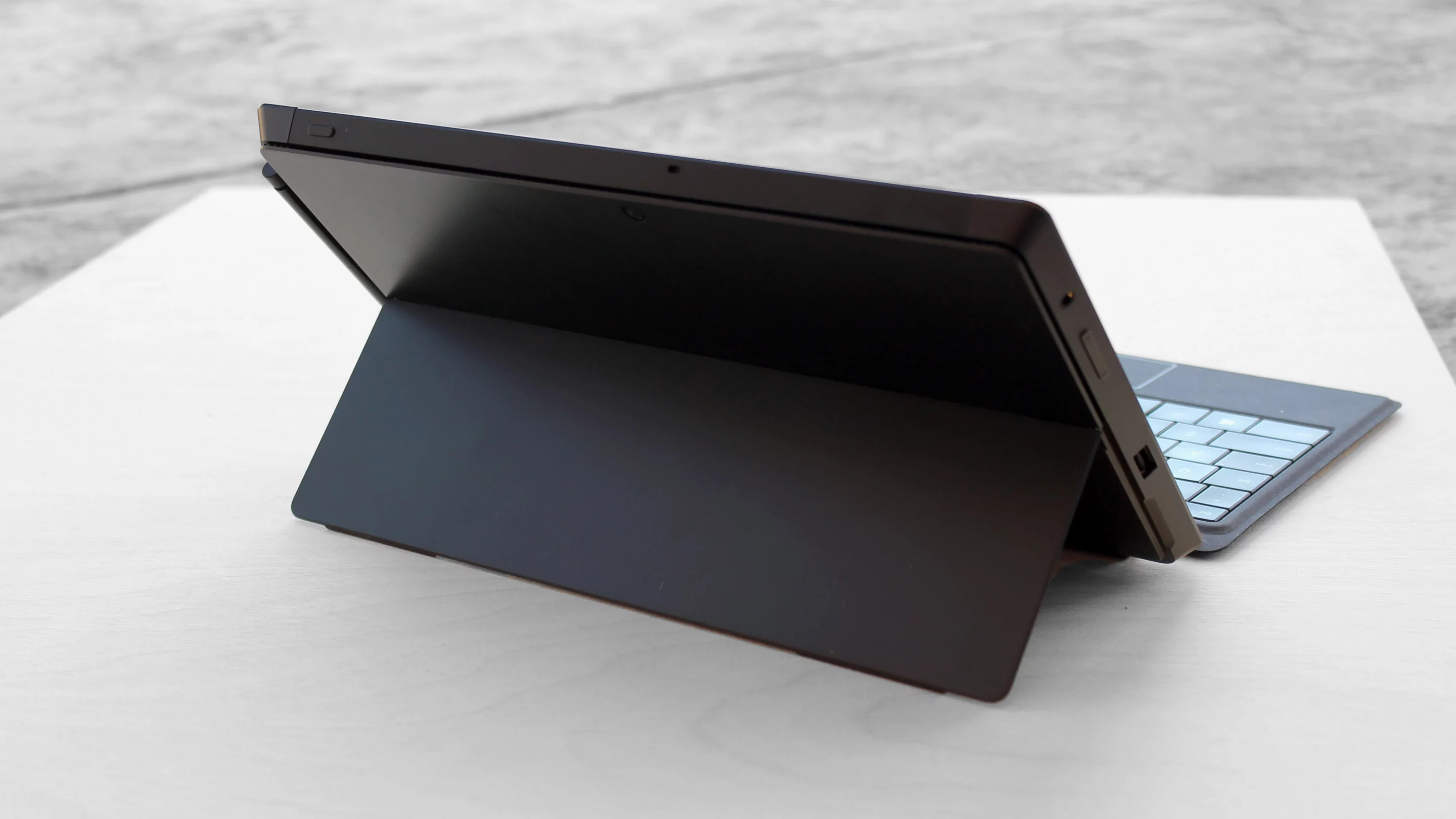 The Surface 2 and Surface Pro 2 each have one USB port