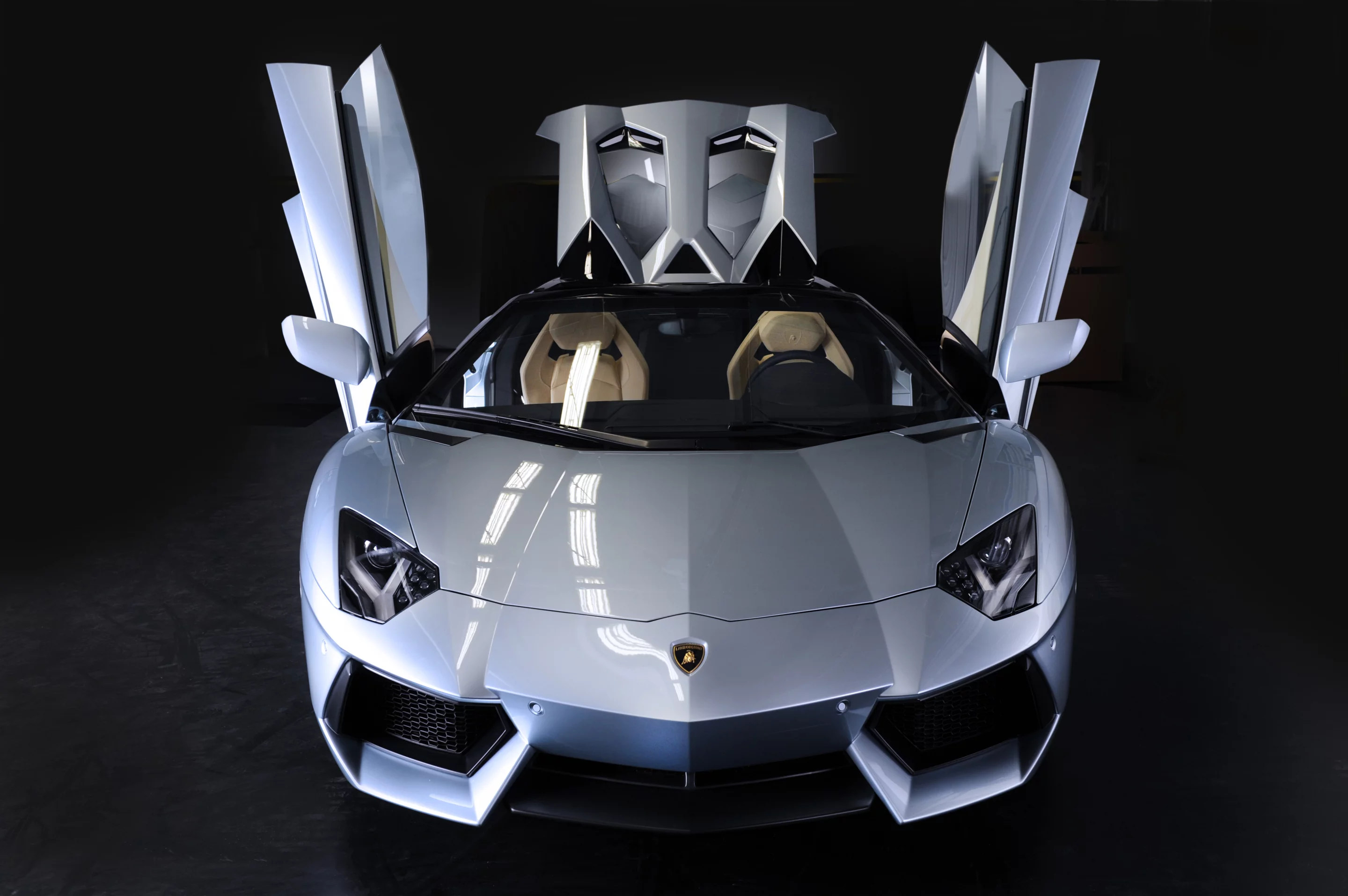 Lamborghini Aventador LP700-4 Roadster front view