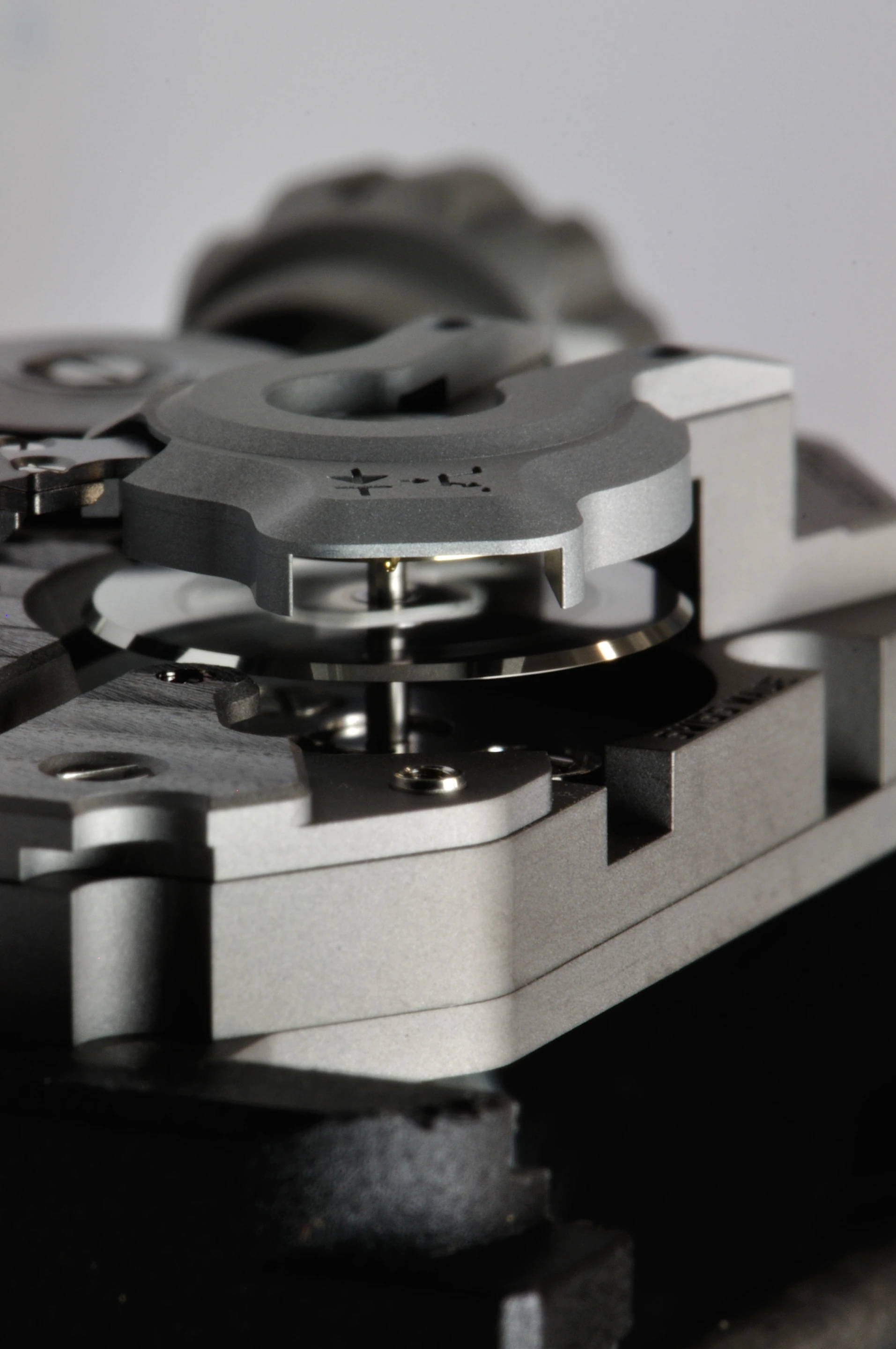 Urwerk designed a special 4 Hz balance wheel made of ARCAP, a non-magnetic alloy of copper and nickel that resists corrosion, to ensure almost no loss in precision over time