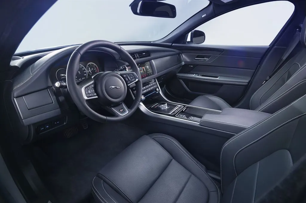 The 2016 Jaguar XF cockpit