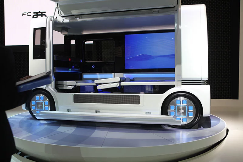 Daihatsu "shoCase" hybrid concept vehicle