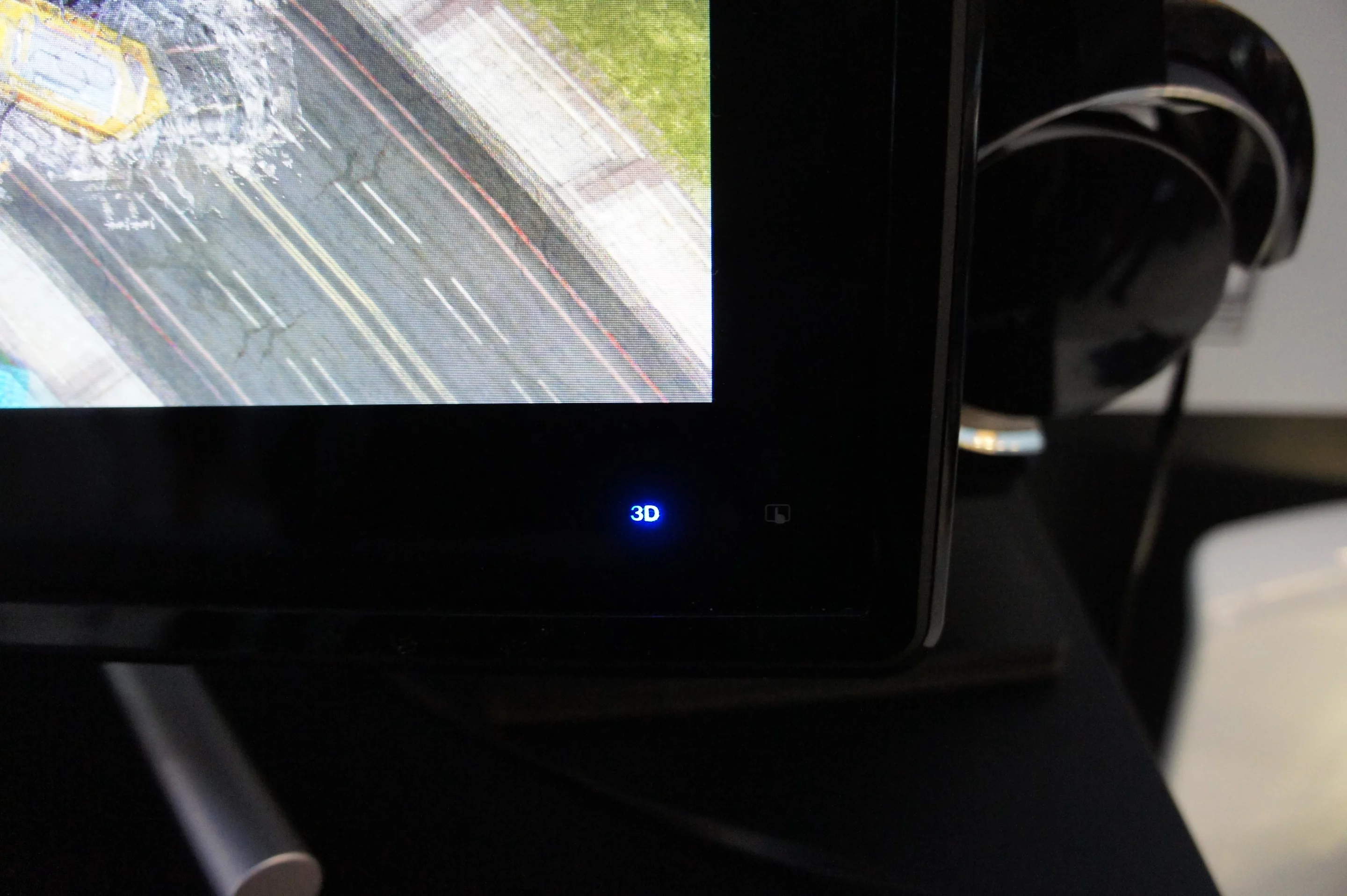 There's a control to convert 2D onscreen content into 3D and back again