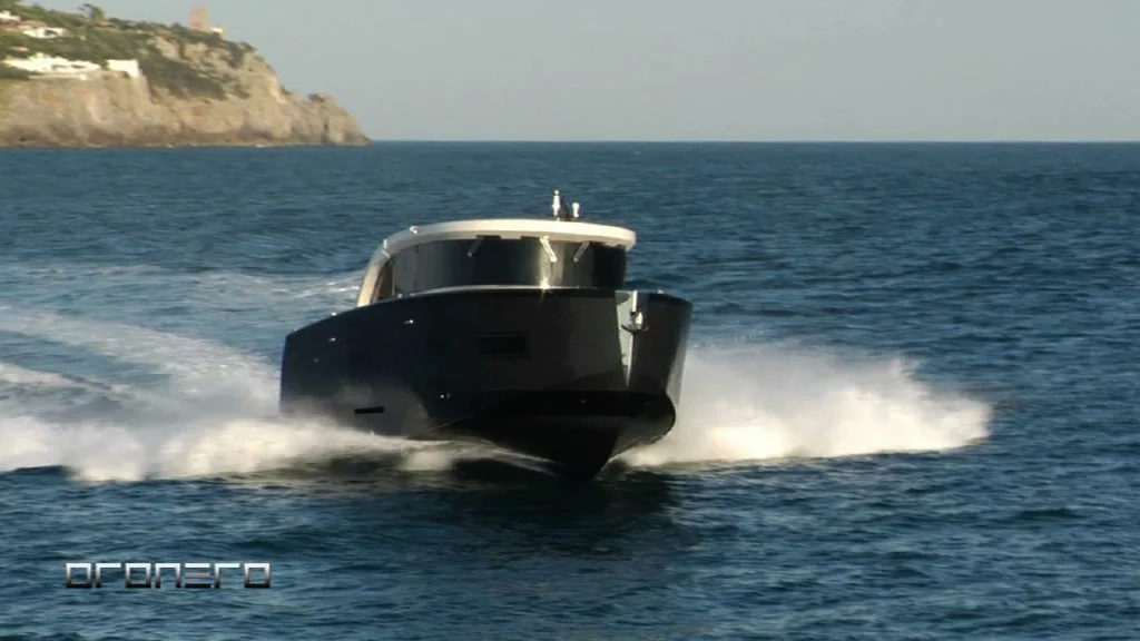 The Oronero travels of speeds of up to 25 knots