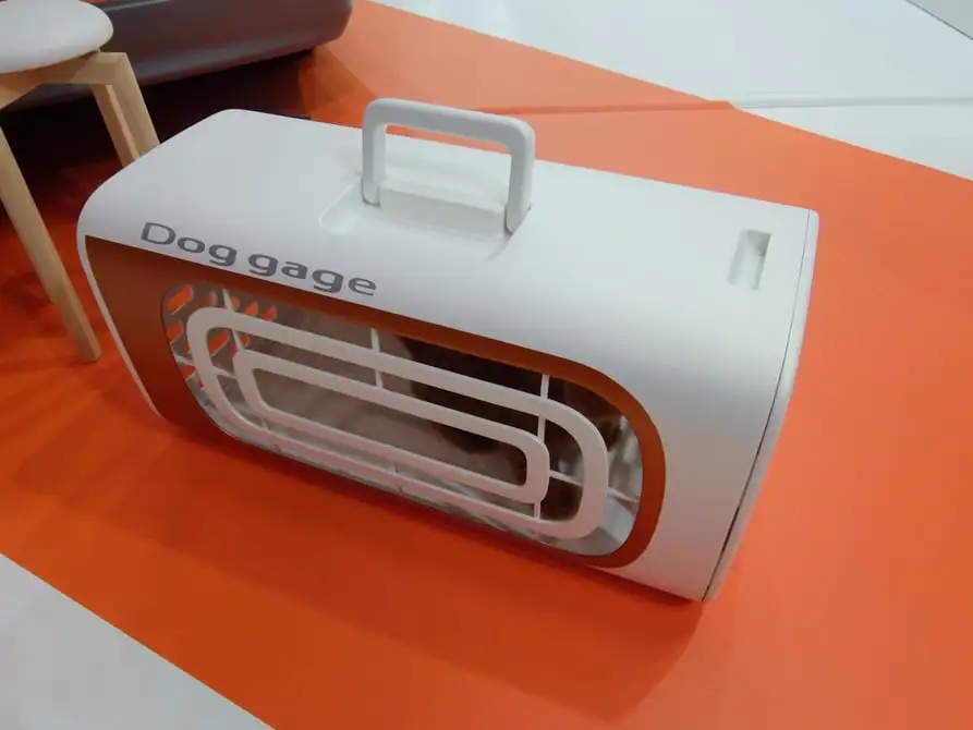 The Cross City Capsule includes a matching dog carrier