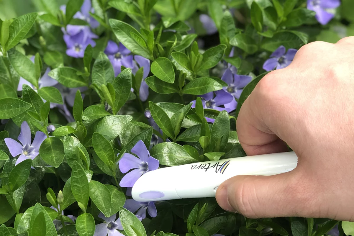 The Artera pen can sample colors via a built-in scanner