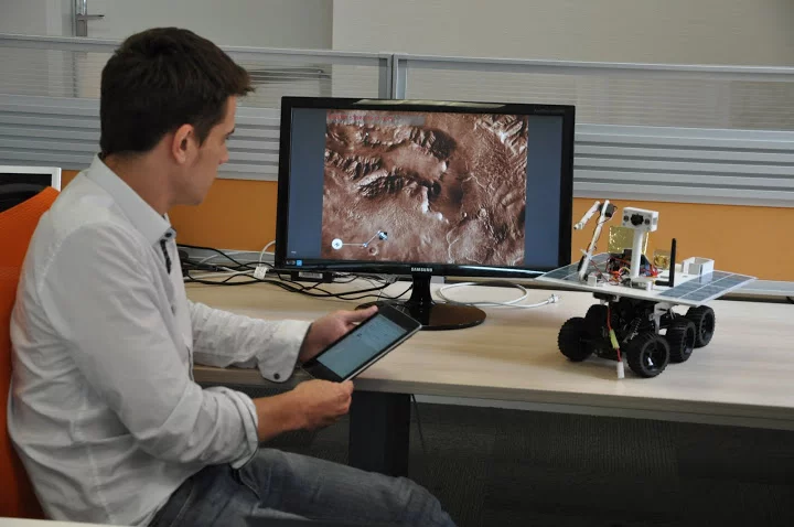 Curiosity@Play is a game combining a real model rover with a PC game (Photo: Curiosity@Play)