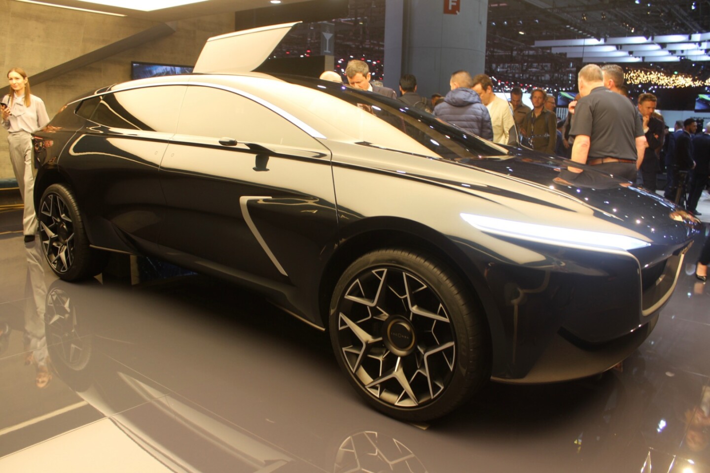 Gallery Concept Cars Of Geneva 2019 Shine Leds And Glowing Tires At The Future And Past