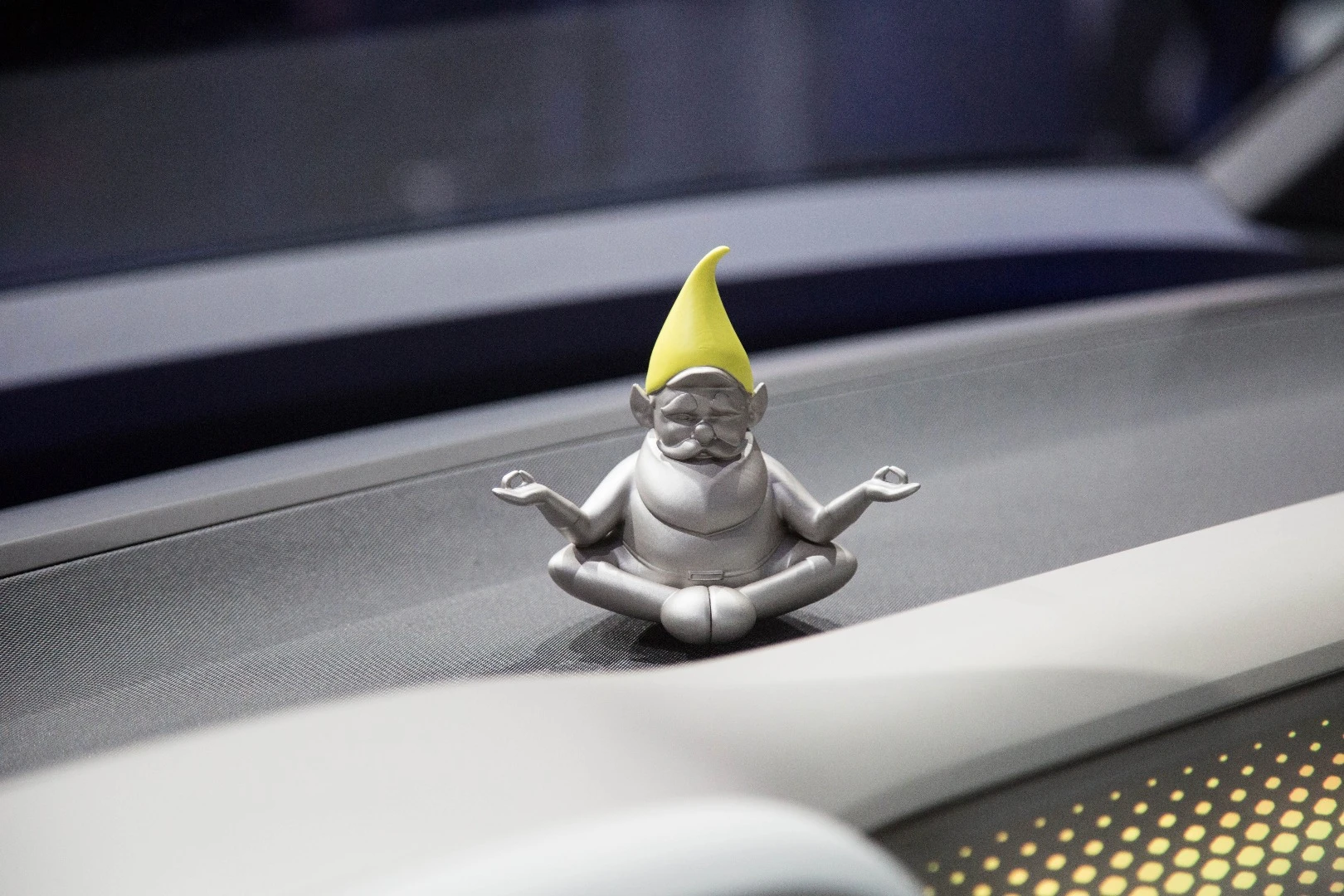 The little dash ornament in the VW I.D Buzz spins