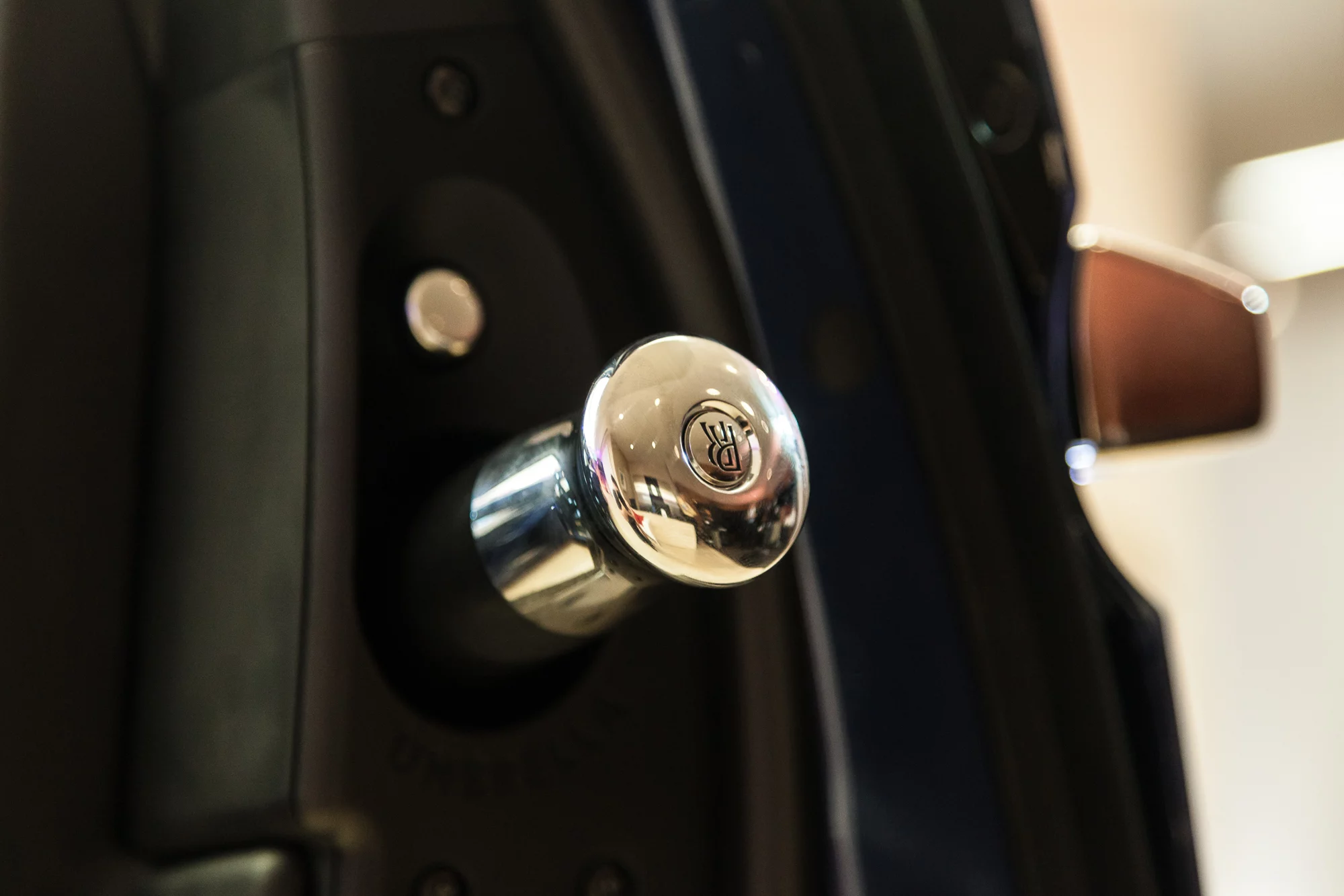 Rolls Royce Ghost Series II umbrella (Photo: Loz Blain/Gizmag.com)