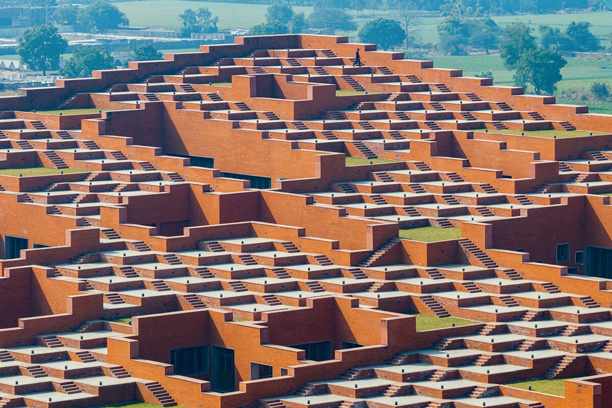 This university's roof is a massive 9,000-seat open auditorium