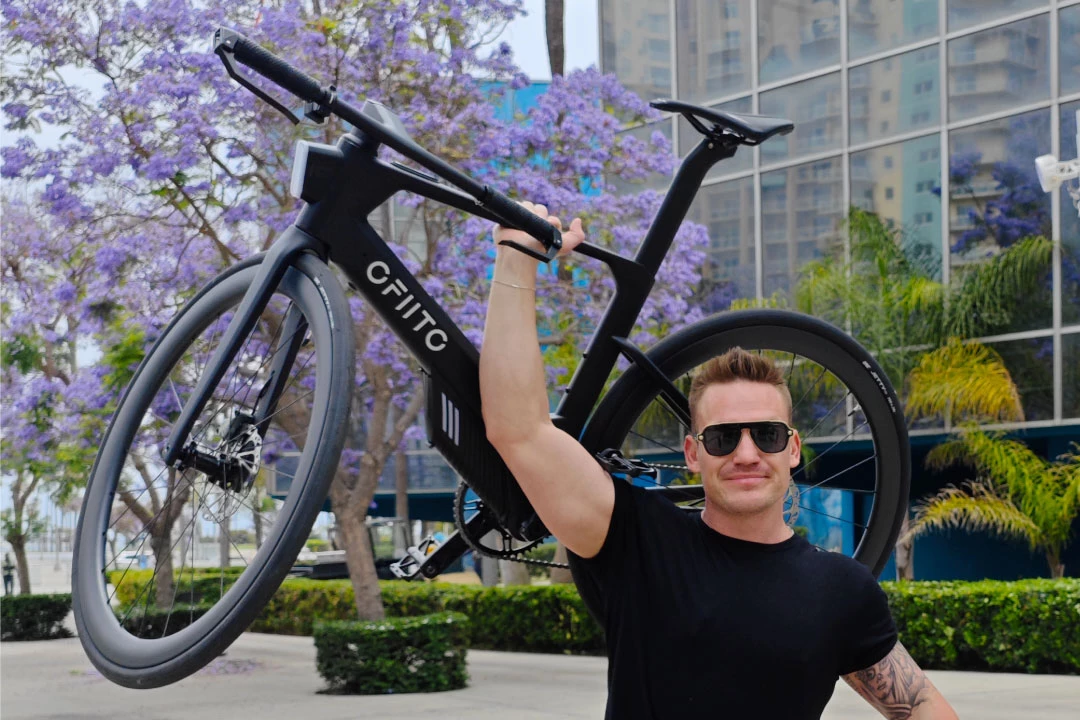 The claimed 30.2-lb weight figure applies to an Urban Racer with a medium frame