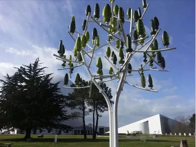 The steel tree stands 11 m (36 ft) tall and measures 8 m (26 ft) in diameter