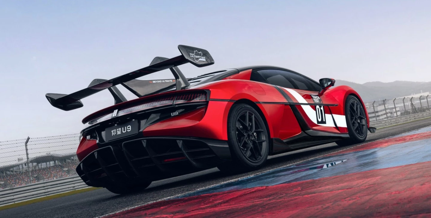 The U9 Xtreme gets a fixed rear wing, upgraded air intakes, longer side skirts for better air channeling, a wider rear diffuser for enhanced ground effect aerodynamics, and increased usage of carbon fiber all around