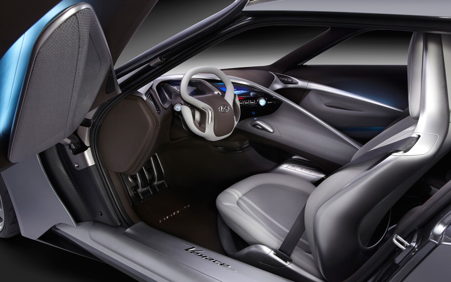 But Hyundai reports that the driver-oriented, high-tech interface is in fact modeled after a jet cockpit