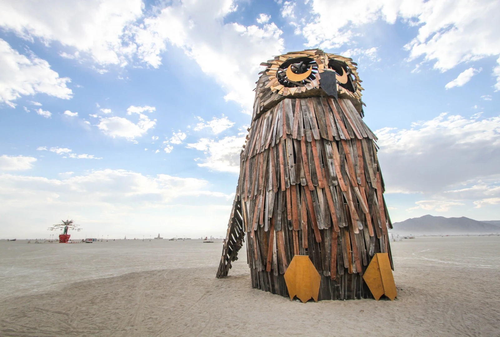 Nothing like a giant wooden owl just sitting in the middle of the desert (Credit: Rusty Blazenhoff, Flickr (CC-BY-NC-ND 2.0))