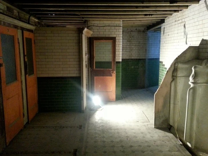 The Attendant before it's clean and restoration