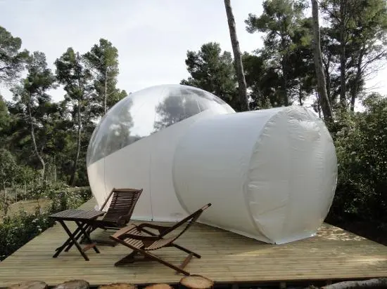 Each bubble has a diameter of 4 meters (13 feet) and a ceiling height of 3 meters (10 feet), along with an airlock
