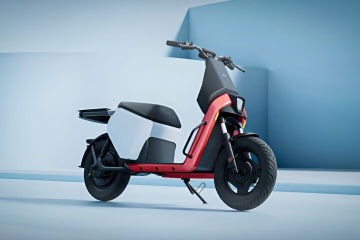 The Ola Gig+ offers dual removable batteries to increase the overall range