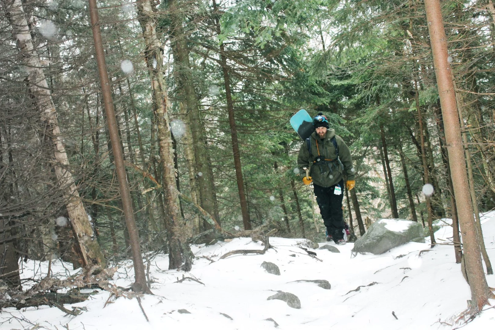 Hiking in the snow is tough going, especially if you’re lugging a proper snowboard along for the ride. The Mundo Trailboard is designed to lighten the load