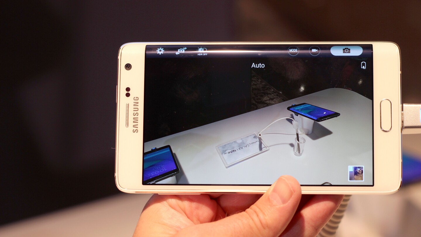 Galaxy Note Edge (Photo: Will Shanklin/Gizmag.com)