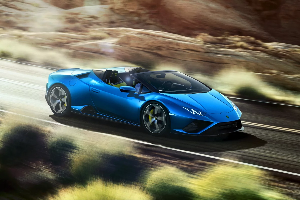 The Huracan EVO RWD Spyder: its #1 job is to look hot, and it does