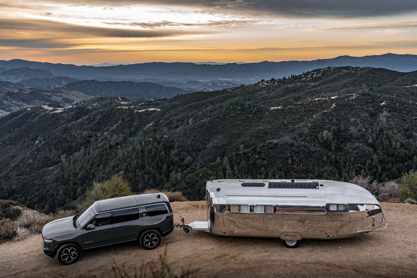 The Bowlus Volterra has a flagship 17-kWh battery, Aerosolar panels and even the ability to charge up to 65 miles (105 km) into an electric tow vehicle like the Rivian R1S
