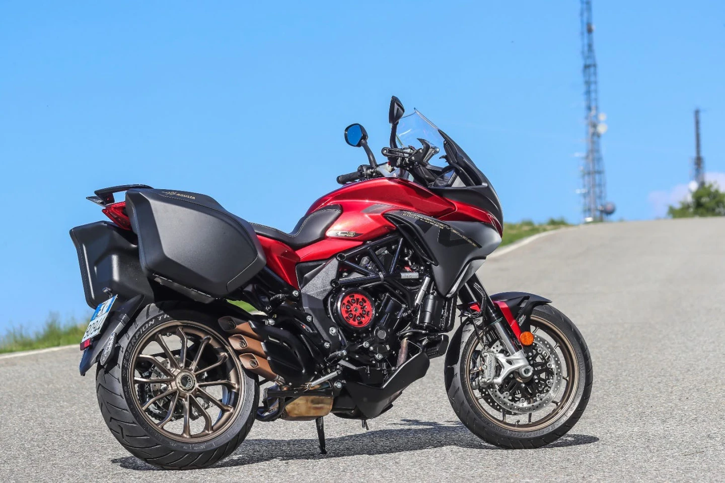 MV Agusta's Turismo Veloce Lusso SCS, with its Rekluse cluch shining bringt red