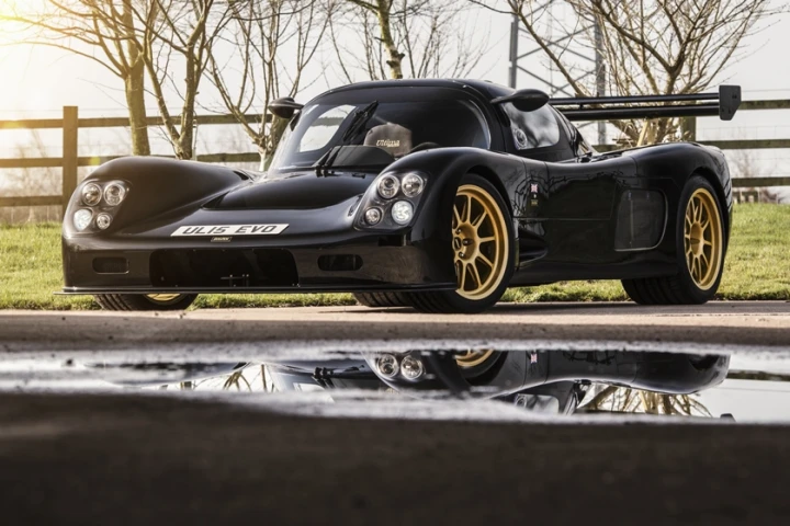 The Ultima Evolution will run a standing quarter mile (0.4 km) in 9.2 seconds