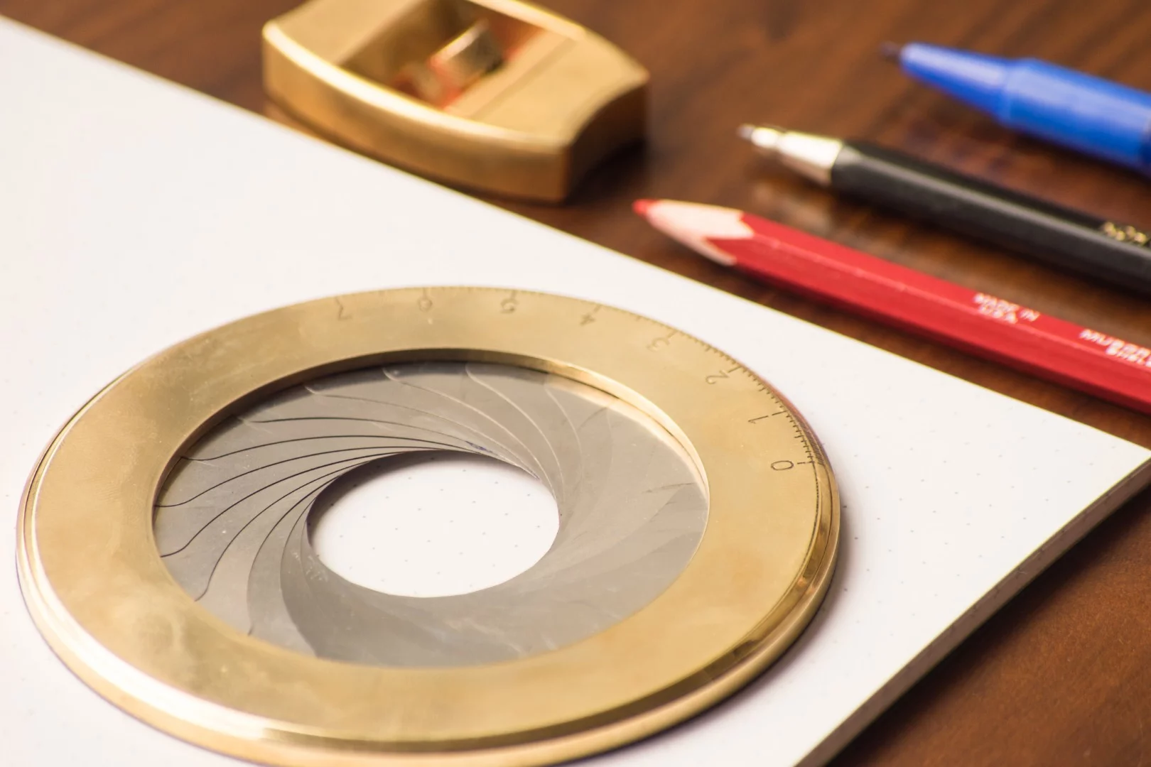 The Iris mechanism consists of 20 spring steel leaves