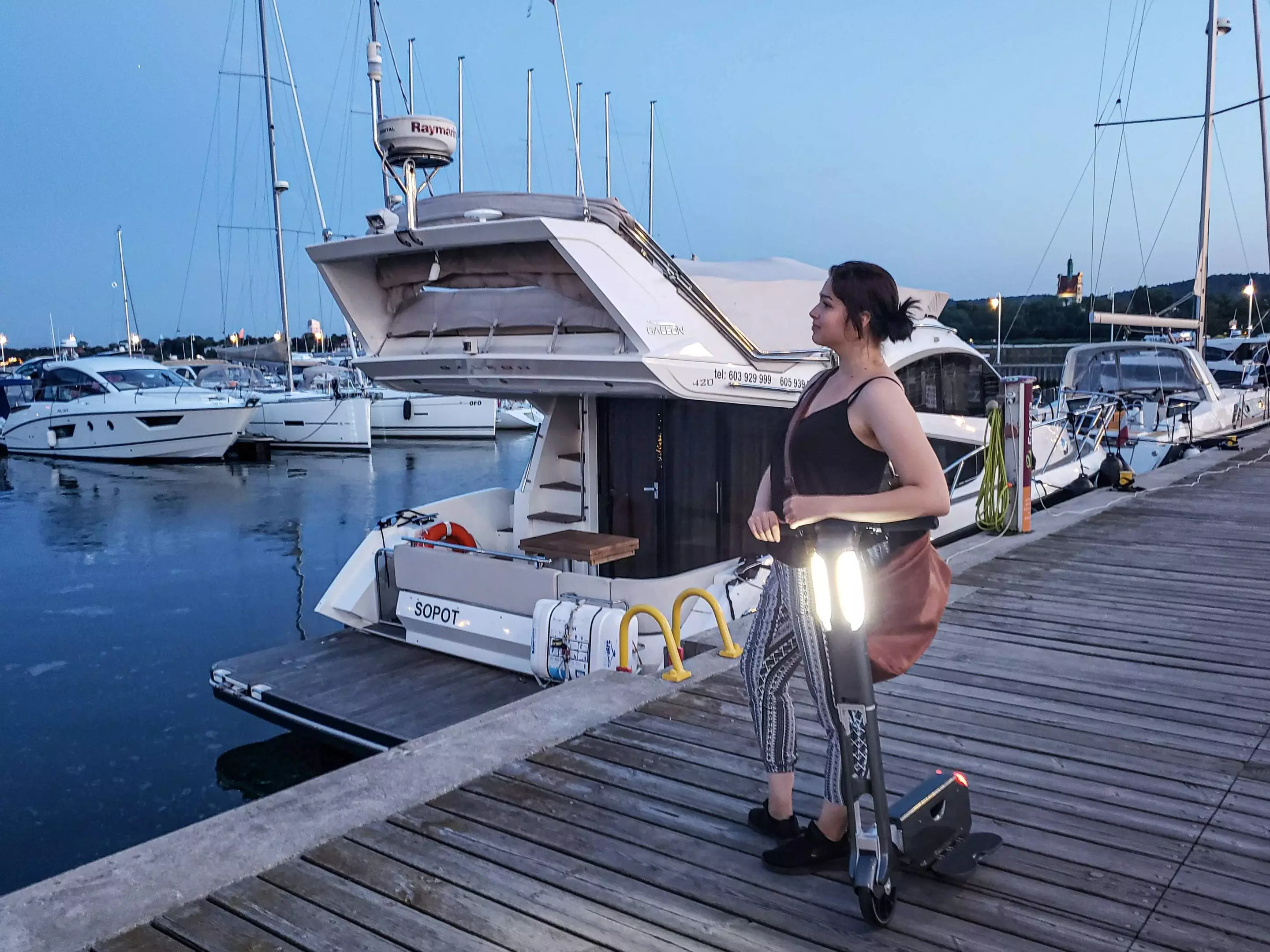 The BooZter features 300-lumens front light strips