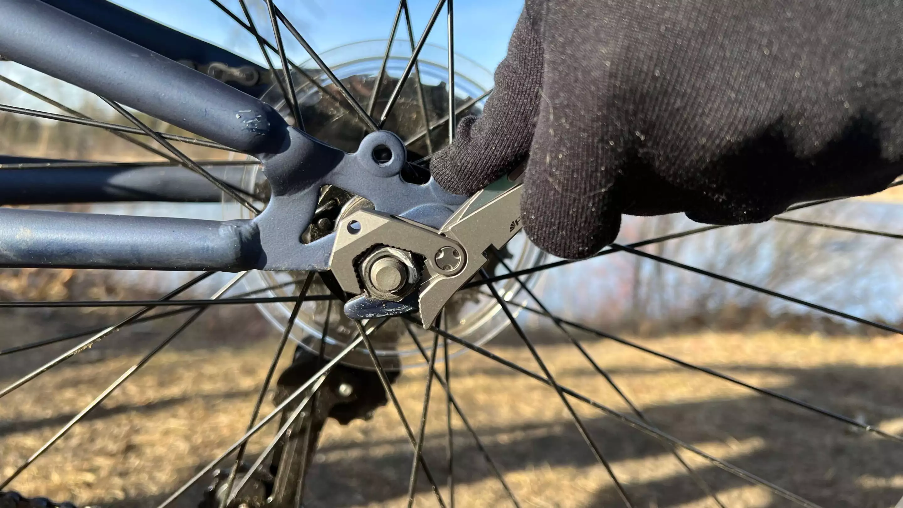 The Pichi X2 in wrenching action