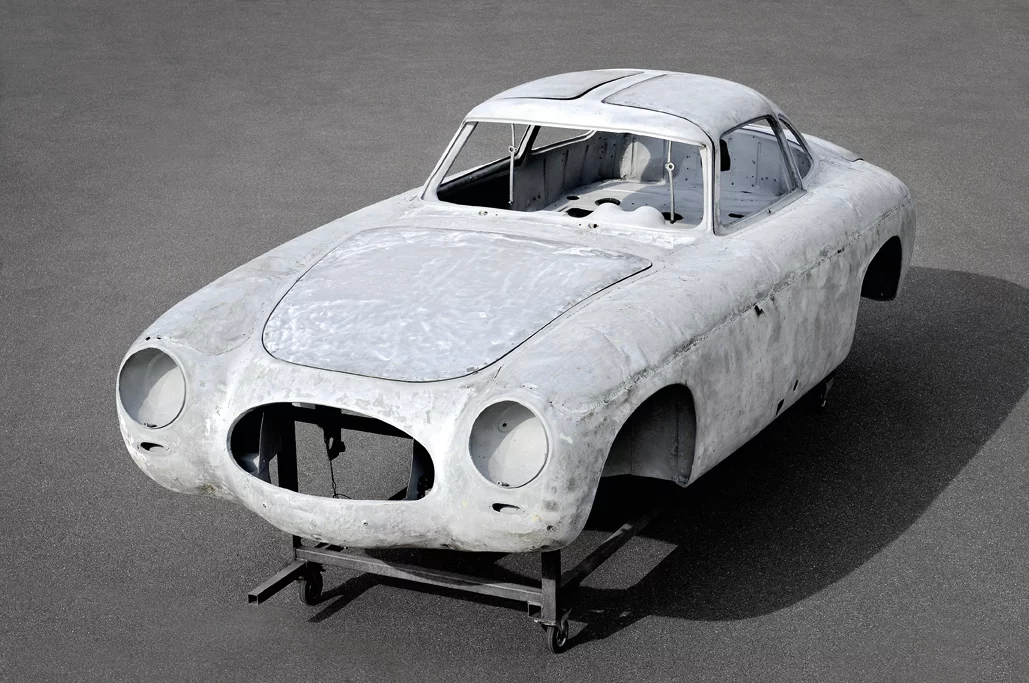 The restoration of the 300 SL body shell took six months (Photo: Mercedes-Benz)