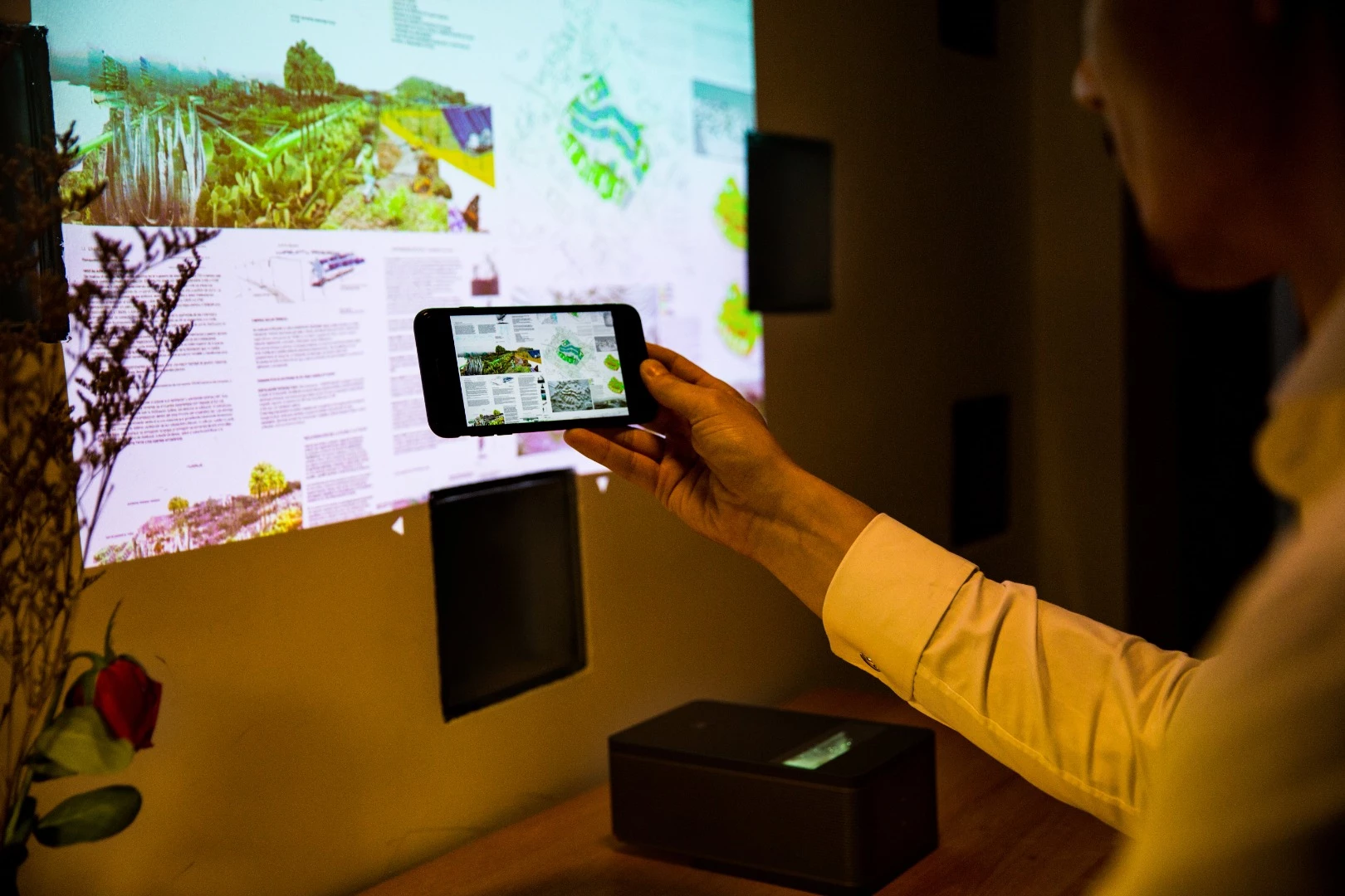 The puppy cube can mirror a smartphone or tablet display