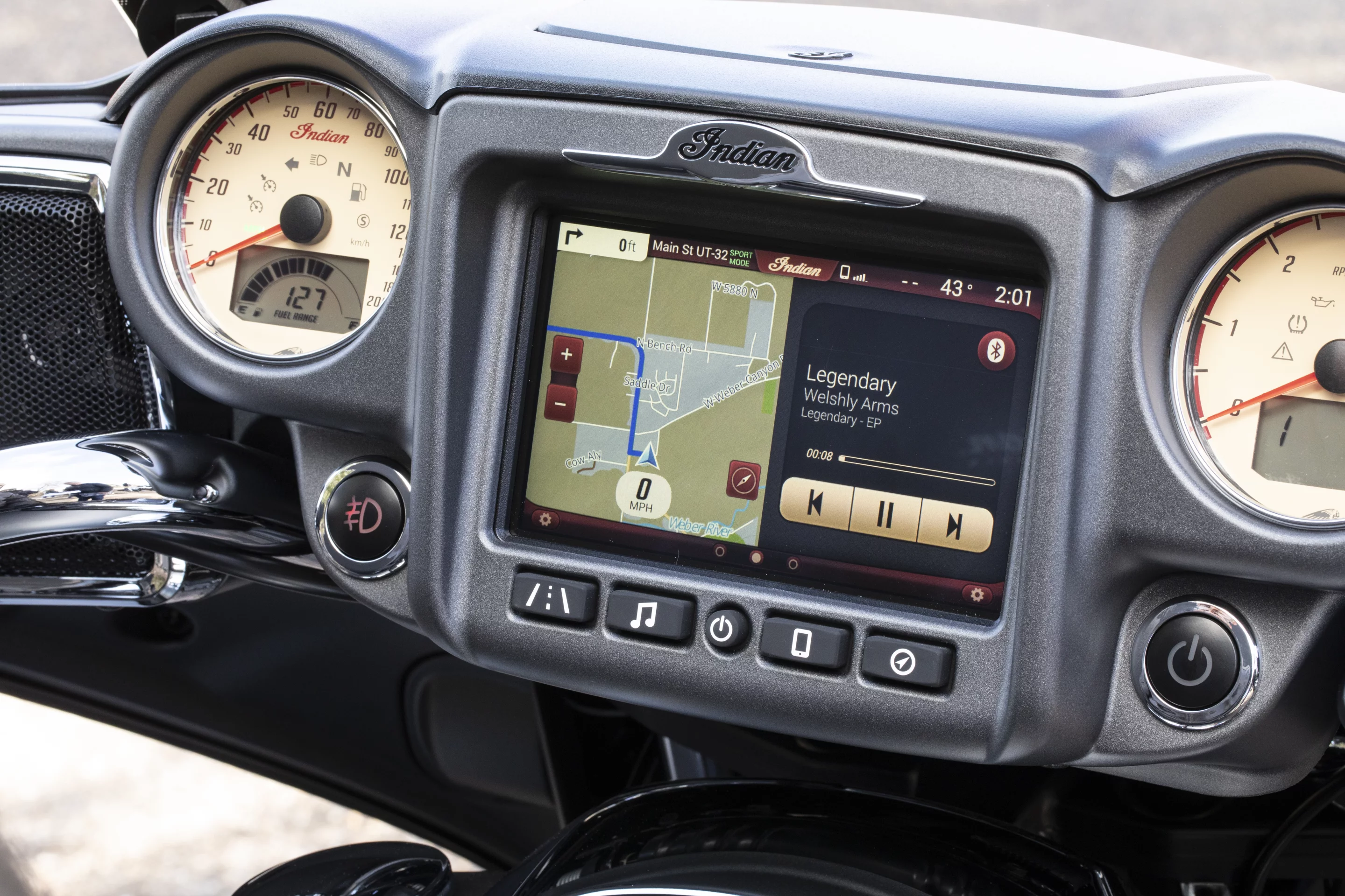 2019 Indian Roadmaster: turn by turn navigation and entertainment