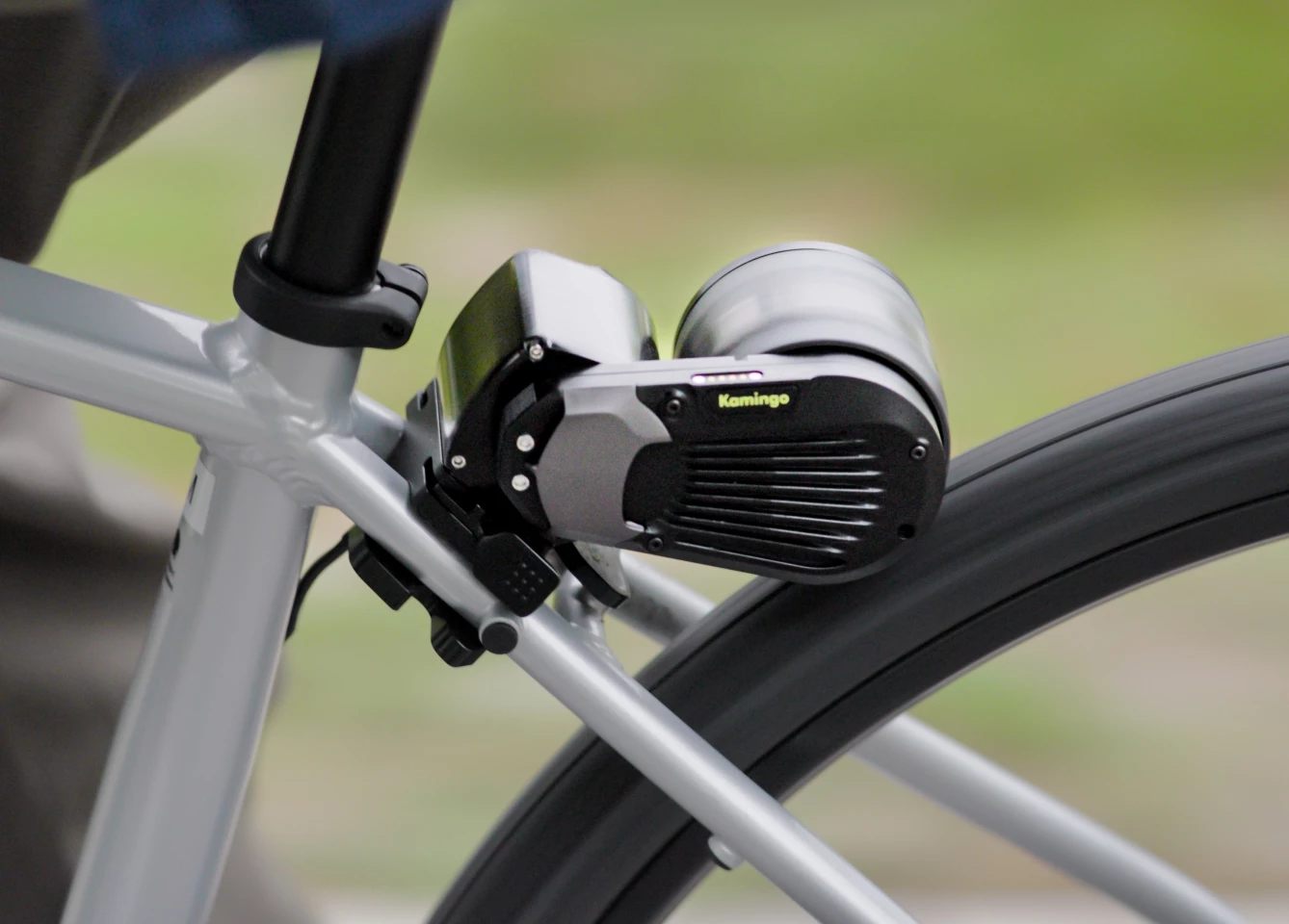 The Kamingo drive powers the rear tire and uses a sensor system to adjust pressure on the tire to optimal