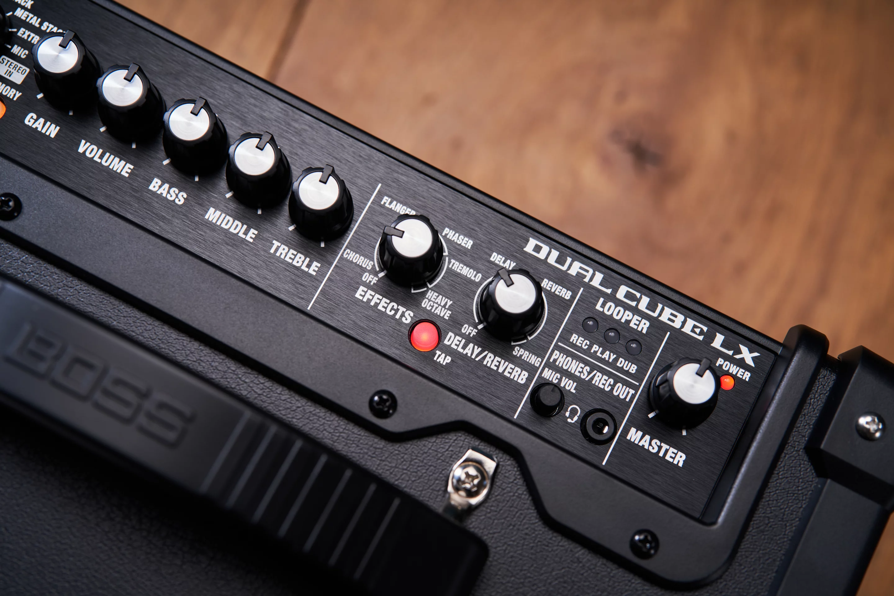 The Dual Cube LX portable guitar amp comes with eight modeled amplifiers, as well as built-in chorus, flanger, heavy octave, reverb and more