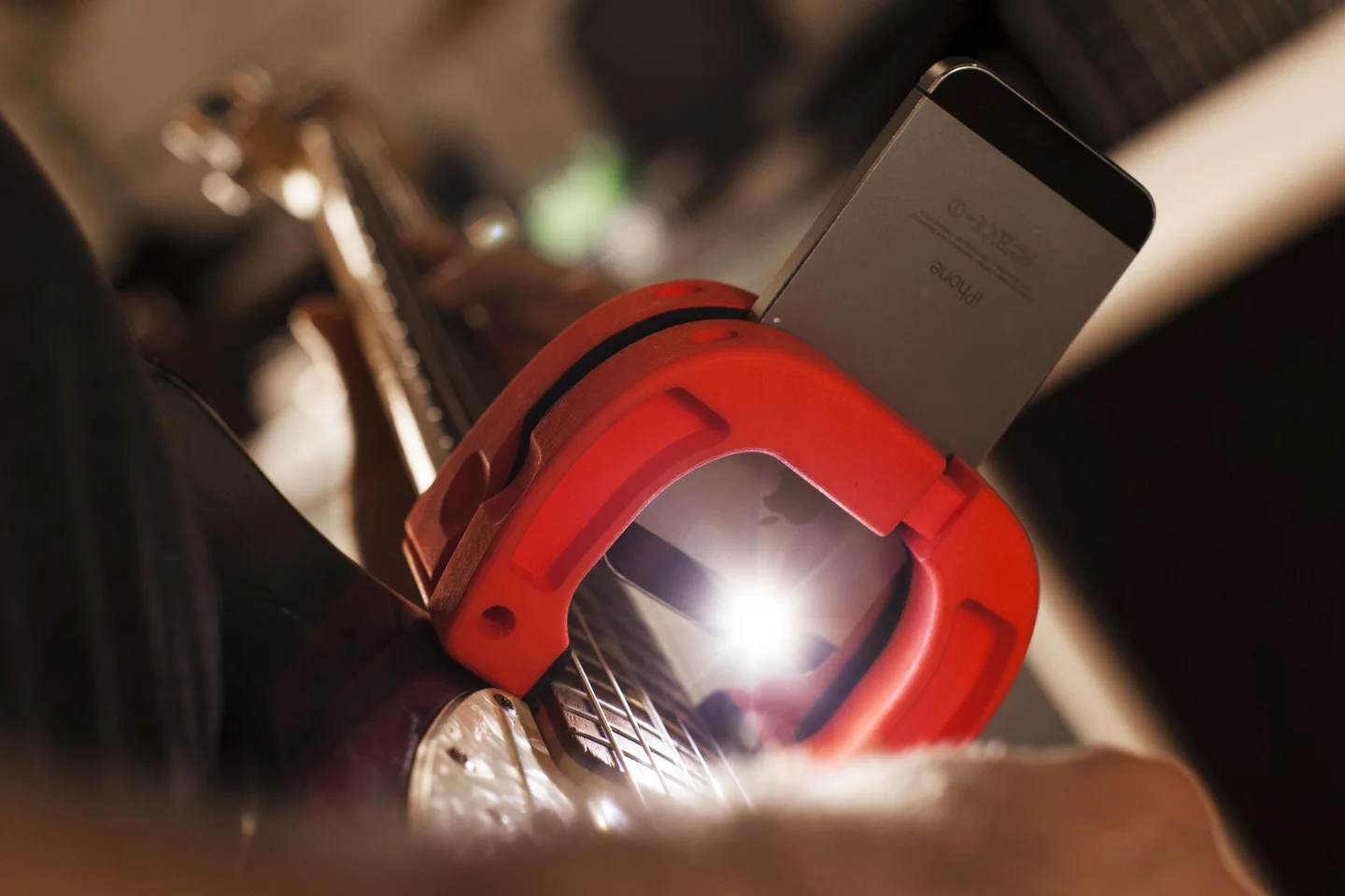 Videos at up to 240 fps can be captured, audio can accompany the moving pictures and the playing area can also be illuminated