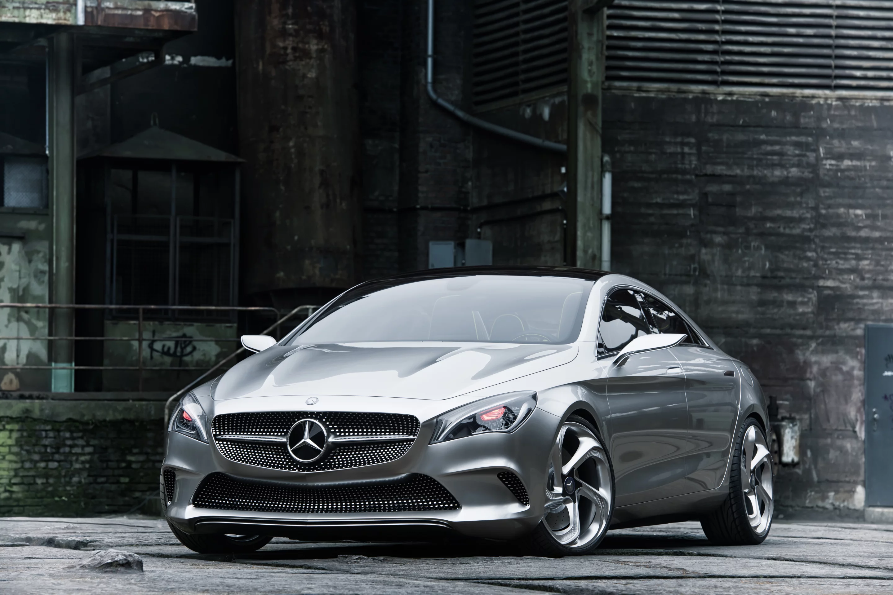 The Style Coupe Concept is a sporty executive four-door coupé with a 211 bhp two-liter, turbo-charged four driving through Mercedes' 4MATIC all-wheel drive system.