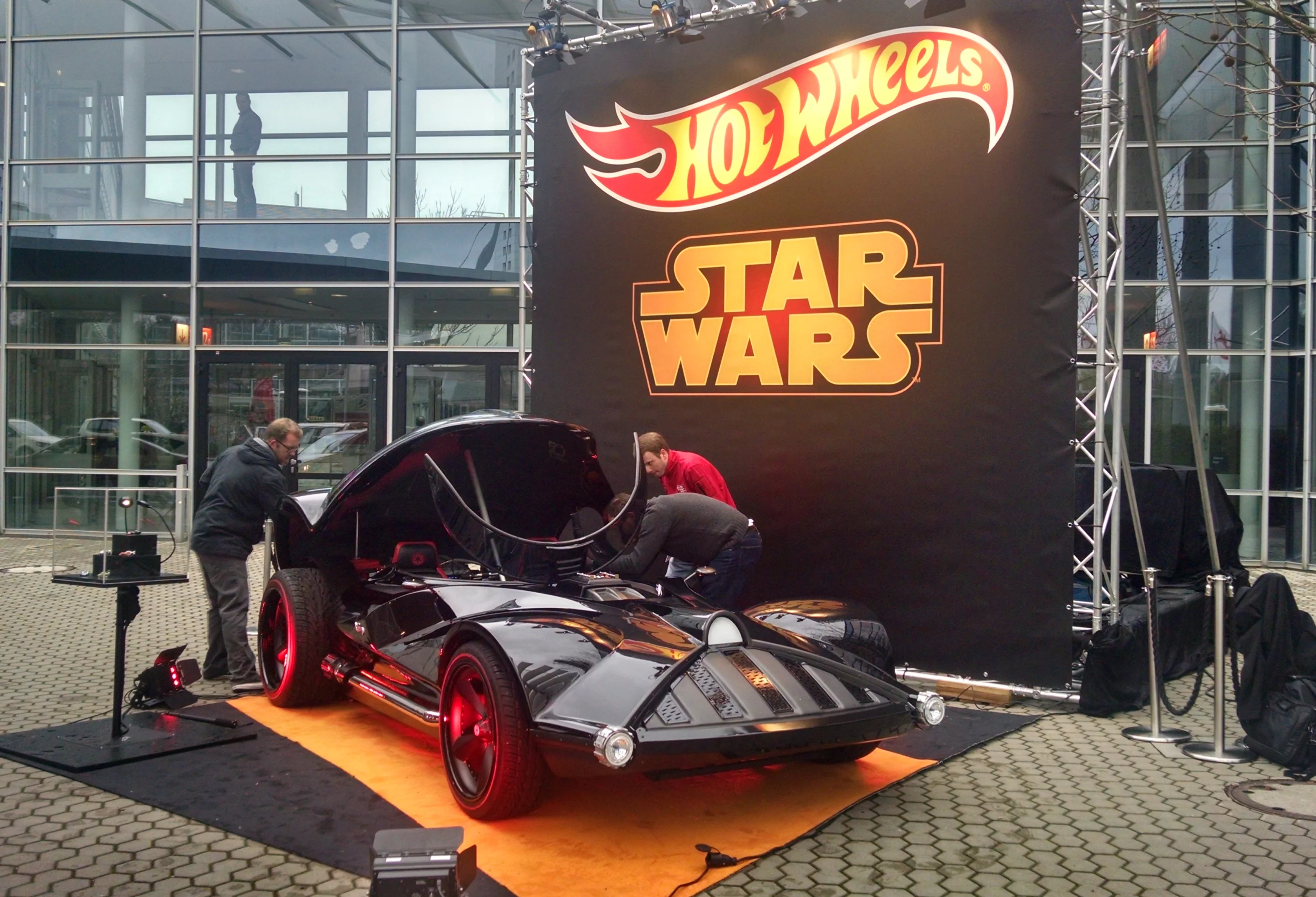 The first thing to greet us after walking over from the train station is this life-sized, Star Wars-themed Hot Wheels car (Photo: C.C. Weiss/Gizmag)