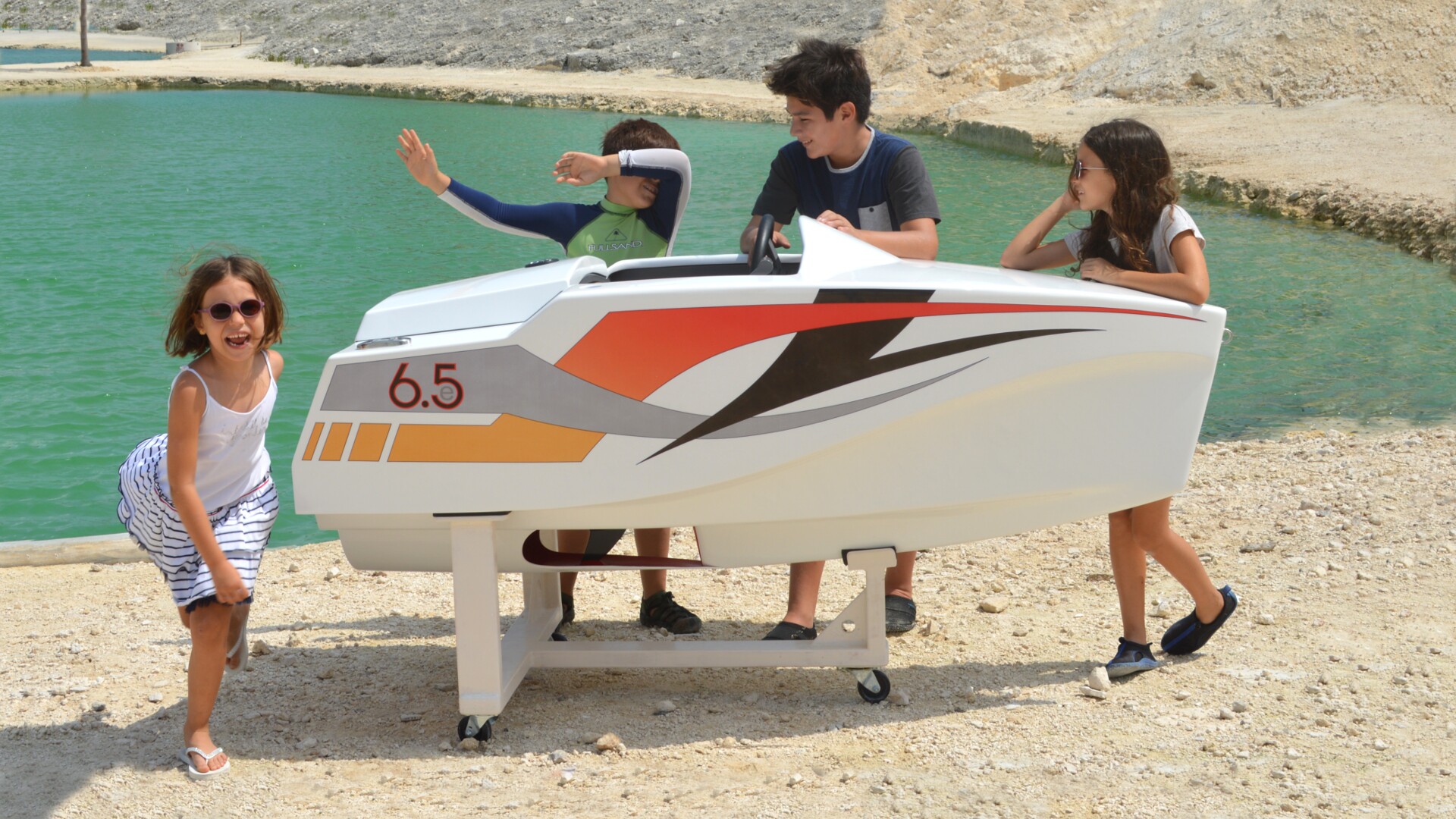 JimBoat relaunches 6.5ft electric powerboat for children