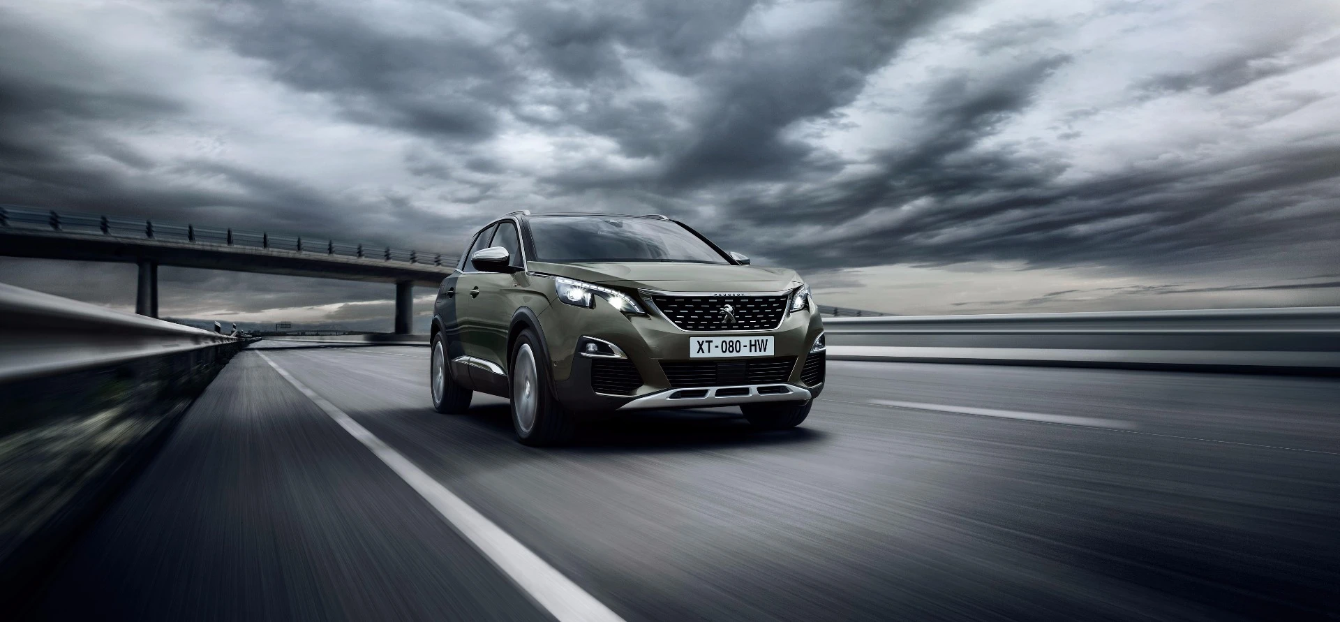 The 3008 GT is powered by a 2.0-liter diesel engine