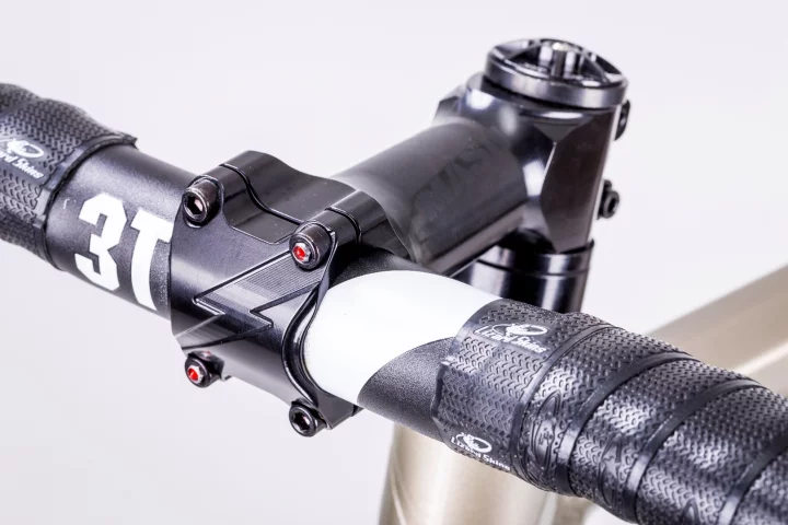 Hexlox (red inserts) applied to the bolts on a handlebar stem