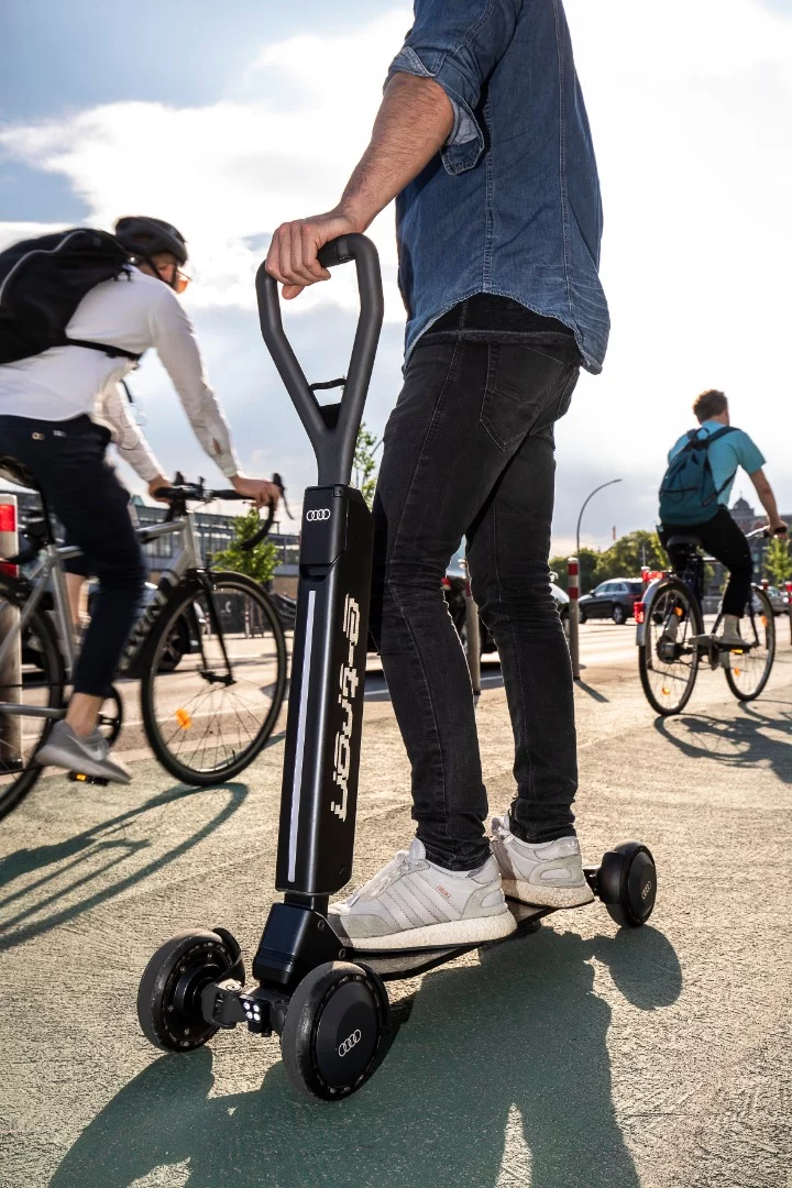 The battery and electronics have been hidden away in the steering column of the Audi e-tron Scooter